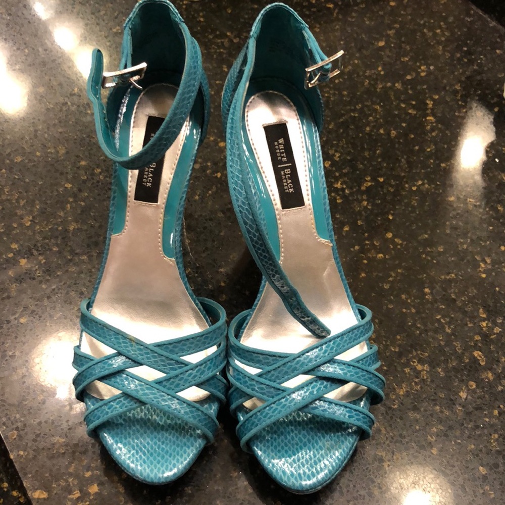 White House Black Market Green Elaina shoes 8.0